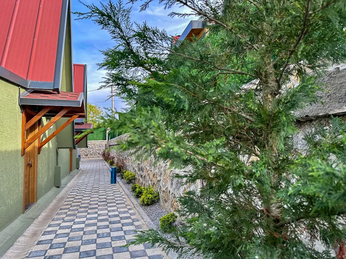 Patya Bungalov bahçe ve yürüyüş yolu