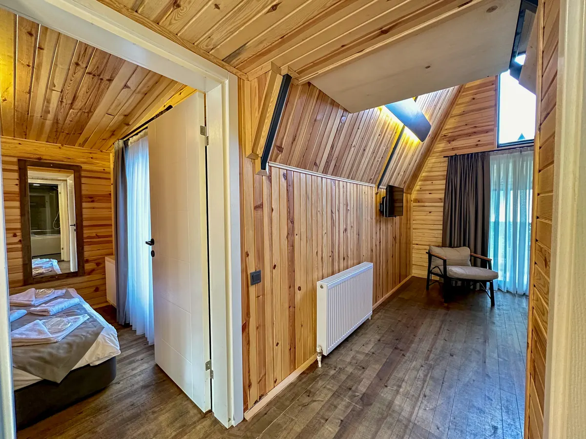 Patya Bungalov ahşap iç mekânı ve merdiveni