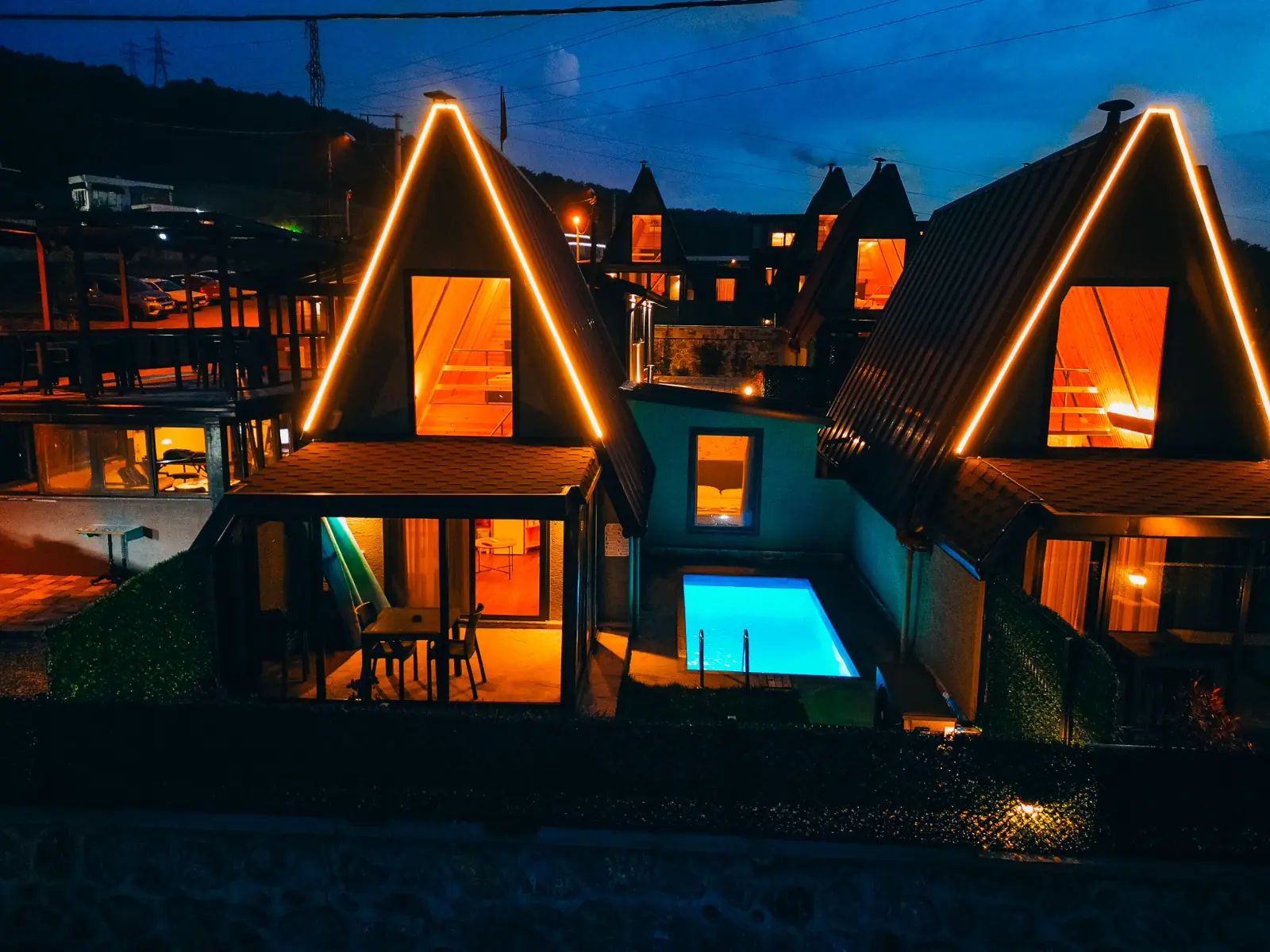 Patya Bungalov gece görünümü
